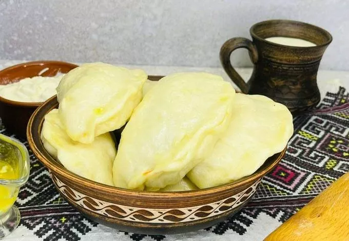 Varieniki Na Paru Z Kvashienoiu Kapustoiupukhkie Tisto Dlia Bud Iakoyi Nachinkiukrayinska Kukhnia Osnovne Foto Reczepta