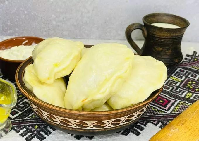 Varieniki Na Paru Z Kvashienoiu Kapustoiupukhkie Tisto Dlia Bud Iakoyi Nachinkiukrayinska Kukhnia Osnovne Foto Reczepta